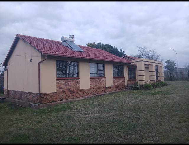 4 BEDROOM FREEHOLD FOR SALE IN DALPARK